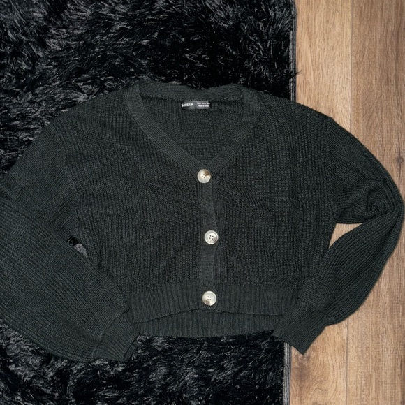 Knitted button up - Picture 1 of 2